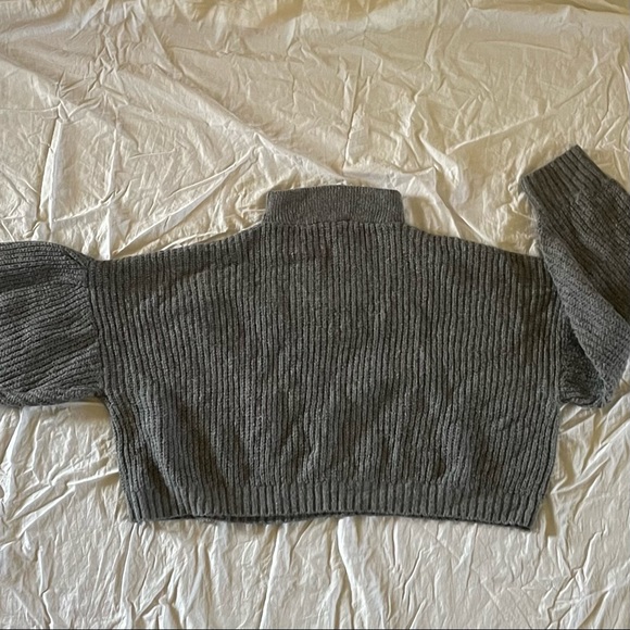 Relaxed crop knit sweater with half zip high neck in gray - Picture 5 of 7